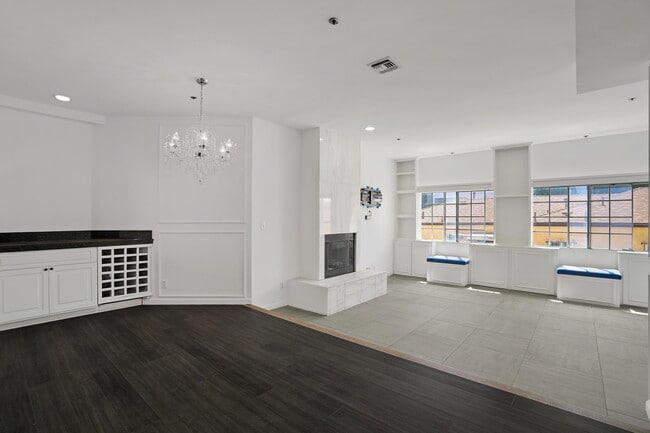 Photo - 850 N Poinsettia Pl