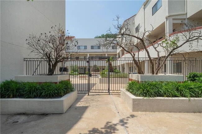 Building Photo - 2605 Enfield Rd Unit 110