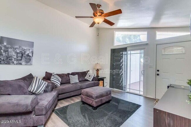 Photo - 525 N May Unit 10