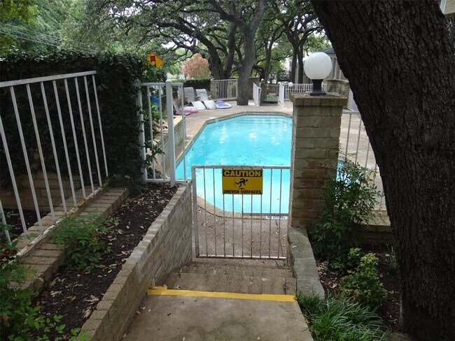 Photo - 916 E 32nd St Unidad 201