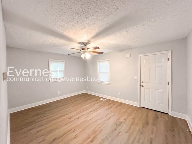 Photo - 2175 Pansy St NW