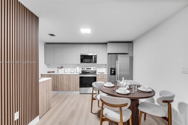 Photo - 3728 NW 19th Ave Unit 203