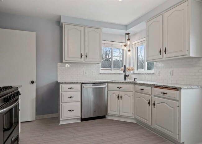 Photo - 1602 E Maple Rd