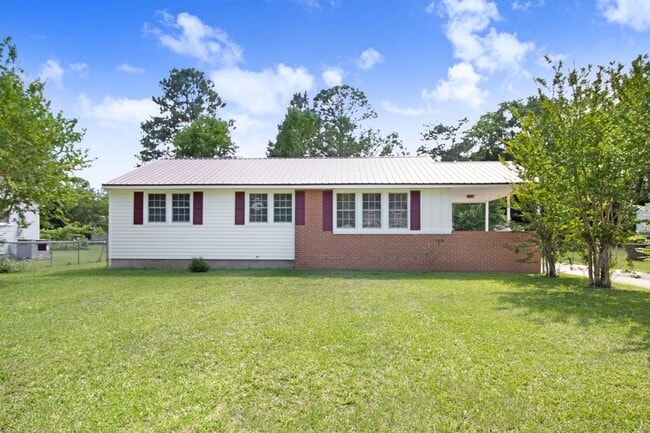 ADORABLE 3 BR | 1 BA HOME - 2 Car Detached... - ADORABLE 3 BR | 1 BA HOME - 2 Car Detached...