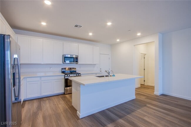 Photo - 252 Walsh Peak Ave