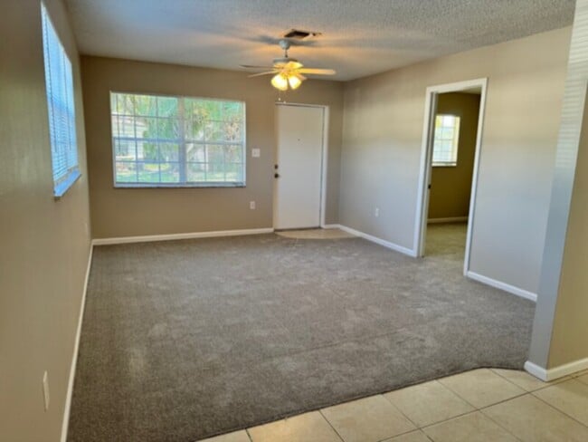 Building Photo - Great Location, Community Pool! Cable, Water and Sewer are INCLUDED!