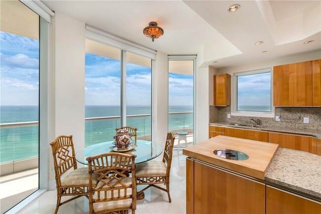 Photo - 16051 Collins Ave Unidad Turnberry