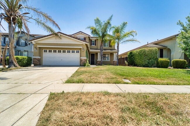 Spacious 4-Bedroom Home with Den – North Y... - Spacious 4-Bedroom Home with Den – North Y...