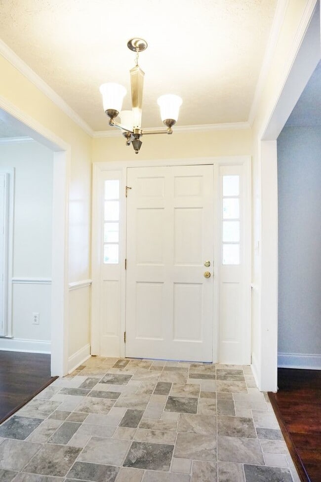Photo - 318 Foxhall Ct