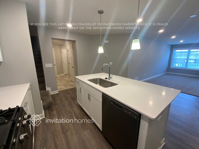 Photo - 10902 Everest Pl N