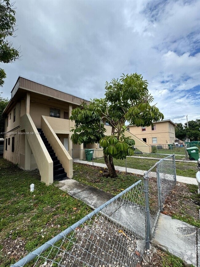 Building Photo - 3221 NW 48th St Unit 3221 Rental