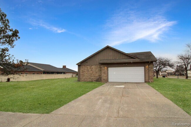 Photo - 37802 Bloomfield Dr