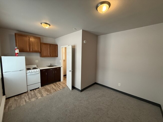 Building Photo - 5 6th Ave N Unit 7