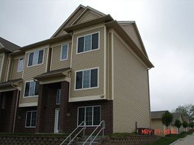 Building Photo - AVAILABLE 2026!! 2 Bedroom Condo