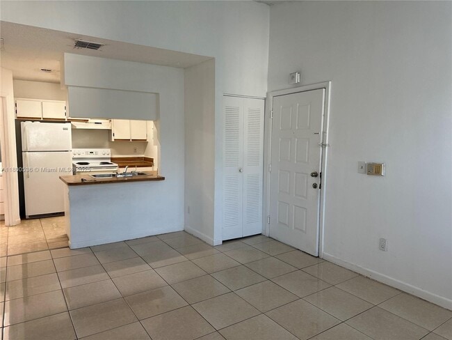 Photo - 18308 NW 68th Ave Unidad K Rental