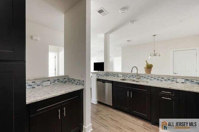 Photo - 421 Tavern Rd