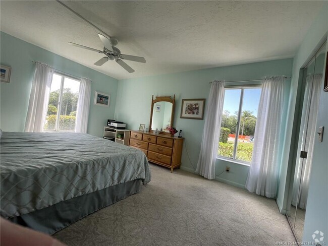 Building Photo - 4444 NE Ocean Blvd Unit A1 Rental