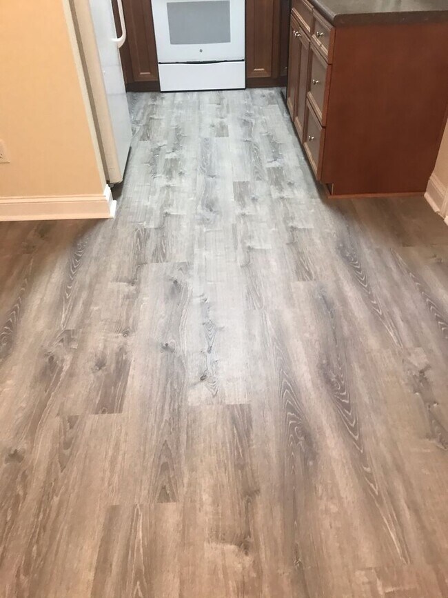 Photo - 323 Laurel Oak Ln