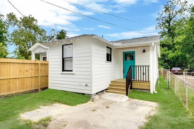 Photo - 129 E 31st 1/2 St