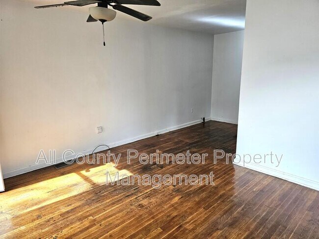 Photo - 1877 Chapman Ave