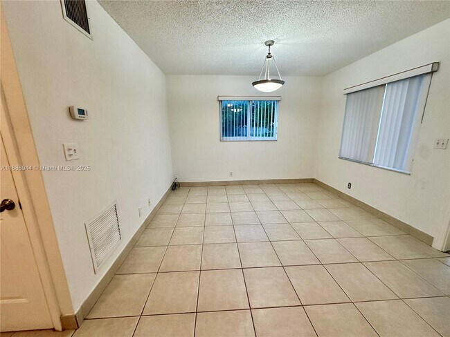 Photo - 1274 NE 40th St Unit 2