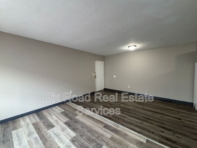 Photo - 430 Bellbrook Ave