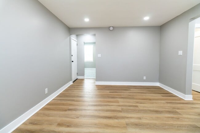 Photo - 5548 Woodland Ave Unit B