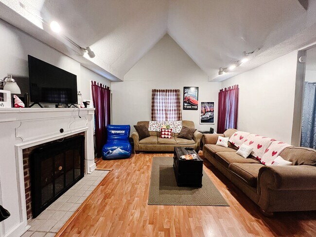 1709 N Ball Ave