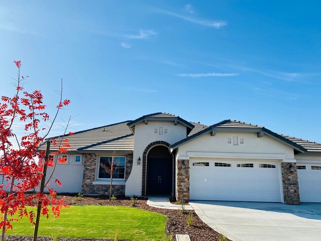 Building Photo - Stunning 4 Bed/3 Bath Belcourt Seven Oaks Home w/ $0 Deposit Option & More