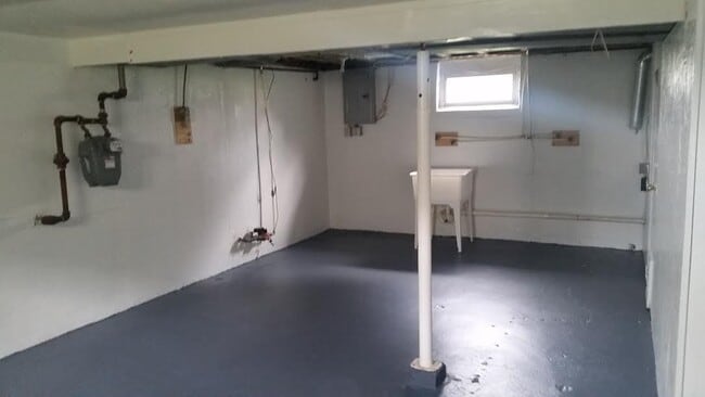 Photo - 833 Lawrence Ave