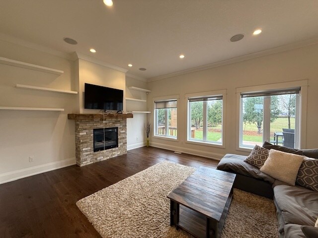 Photo - Stunning 4-Bedroom Executive Home for Rent in North London. AVAIL JULY 1