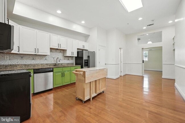 Building Photo - 408 Kennedy St NW Unit 302 Rental