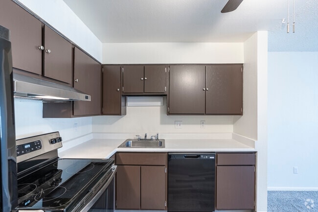 2BR, 2BA, 850SF - Kitchen