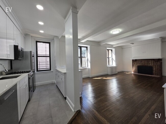 Building Photo - 145 W 55th St Unit 14A