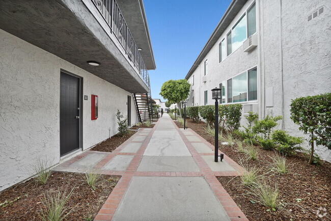 Building Photo - Tierra Del Sol Rental