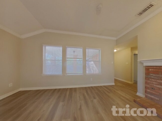 Photo - 143 Redbud Dr