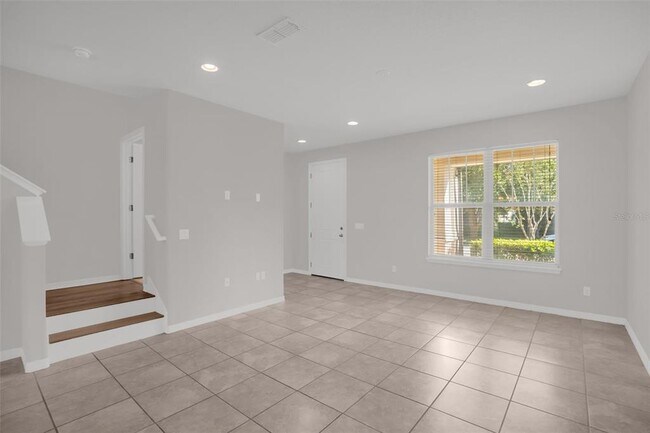 Photo - 5167 Caspian St