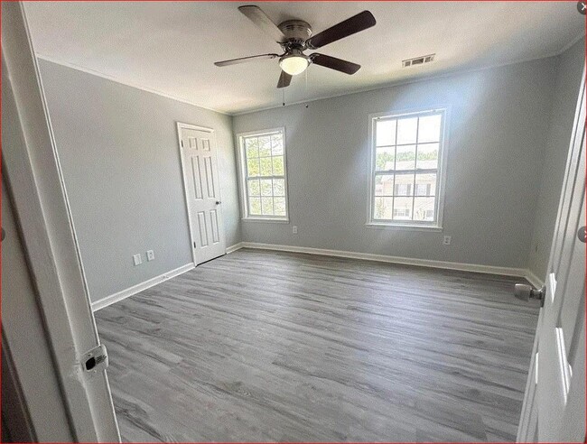 Photo - 1021 Thornwoode Ln