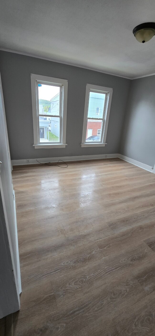 Living Room - 117 Bridge St Unit 201