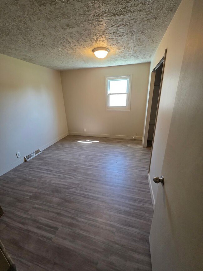 412 Elm Ave