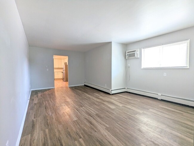 Building Photo - 1720 Porter St SW Unit 8