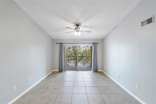 Photo - 120 Yacht Club Way Unit 305