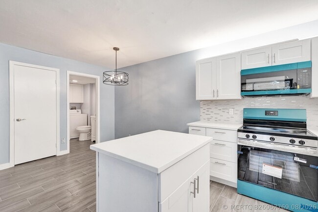 Photo - 736 NW 98th Cir