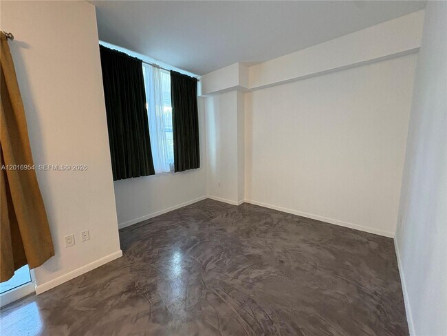 Photo - 133 NE 2nd Ave Unidad 210