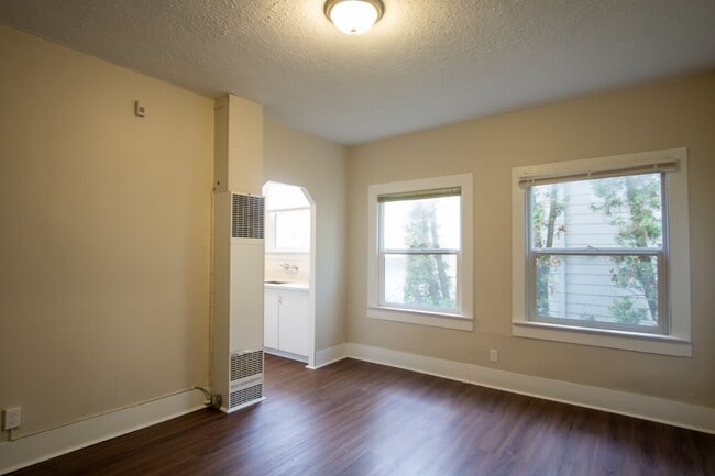 Photo - John's Landing: Updated Garden Level 1-Bed-Close to OHSU! Unit 04