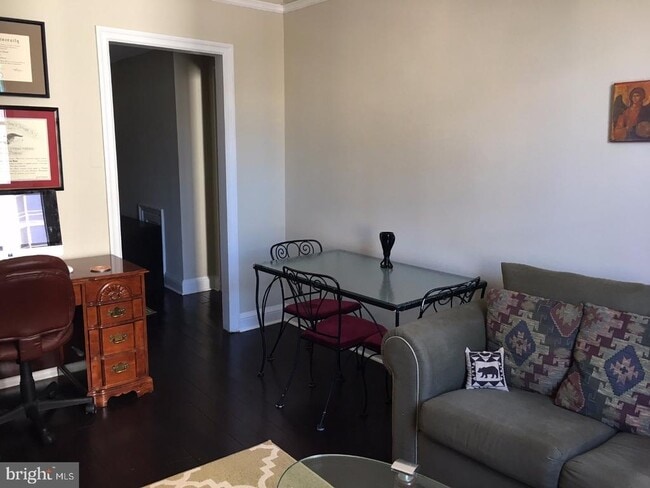 Building Photo - 2031 Locust St Unit 1205