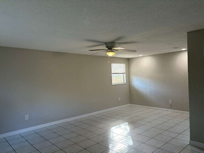 Photo - Gulfpfort Home With A Bonus Room