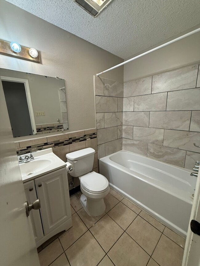 Photo - 1950-52 Helm Dr Unit DM 1952 Helm