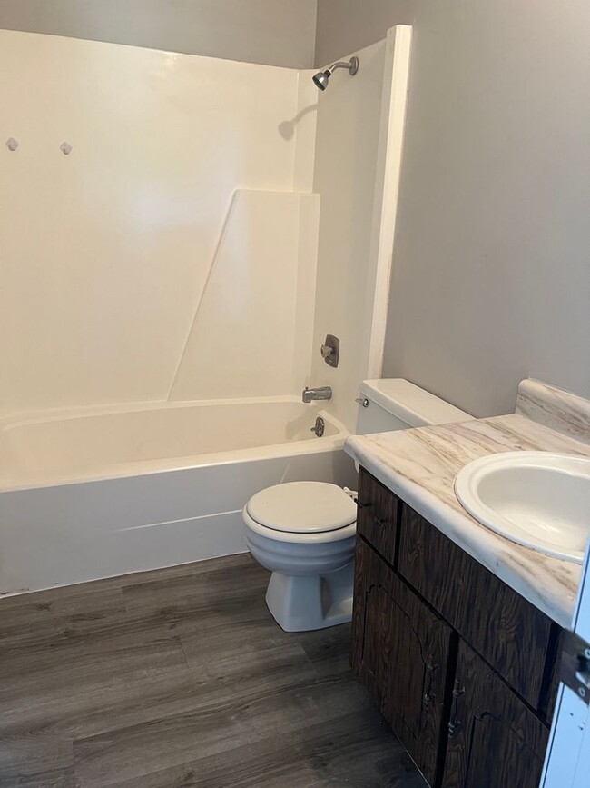 Photo - Spacious 2 bedroom 1 bathroom duplex in a ...