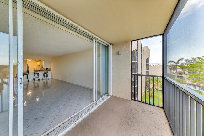 Photo - 7 Royal Palm Way Unit 4080